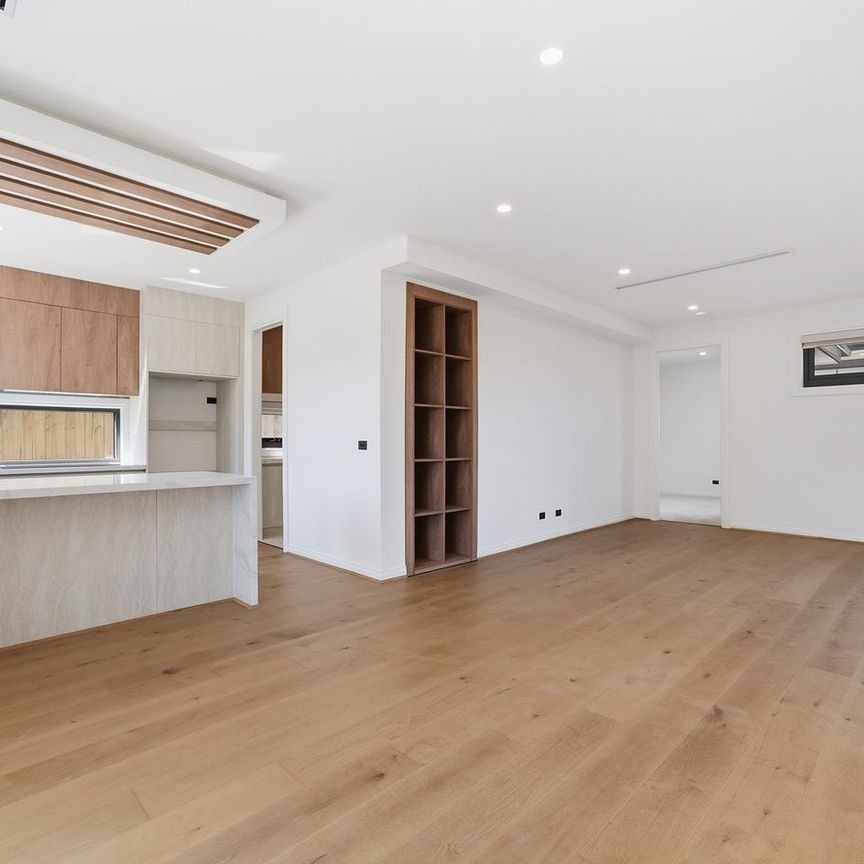 Luxury Brand-New Townhouse with Dual Master Suites & Premium Finishes - Photo 1