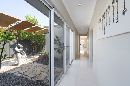 Double Storey Home in Great Location @$1100 Per Week - Photo 2