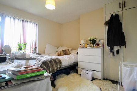 4 bedroom terraced house to rent - Photo 2