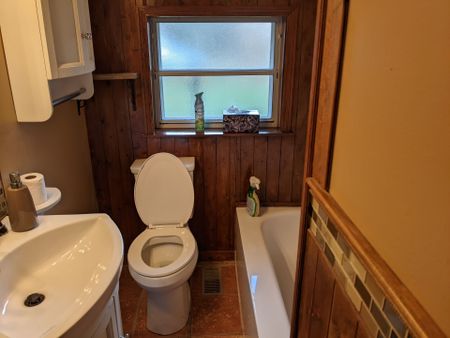 For Lease - 806 Stone Street, Oshawa, Ontario - Photo 2