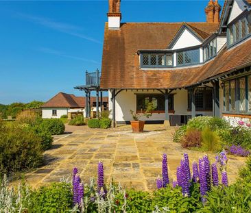 Beautiful arts and crafts house with commanding views over the Chilterns with gardens, tennis court and heated outdoor swimming pool - Photo 6