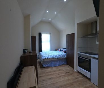 Studio Flat, Ash Grove, NW2 - Photo 1