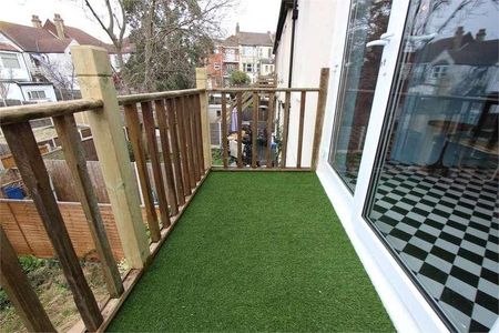 Whitefriars Crescent, Westcliff-on-sea, SS0 - Photo 4