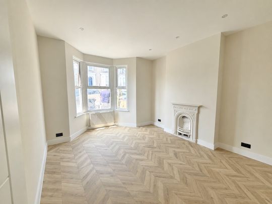 2 Bed Flat, Whitehorse Lane, SE25 - Photo 1