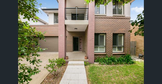 Air-Conditioned Four Bedroom Family Home with Gas Cook-Top and a Double Garage!!! - Photo 1
