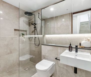 Bright & Spacious Penthouse Apartment with Private Rooftop & Bbq Area - Photo 2