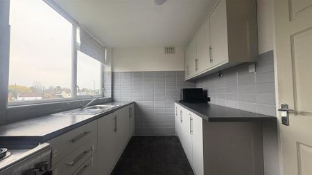 2 bedroom maisonette to rent - Photo 2