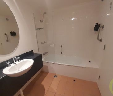 Door Number 518 Offers Comfort & Convenience - Photo 3