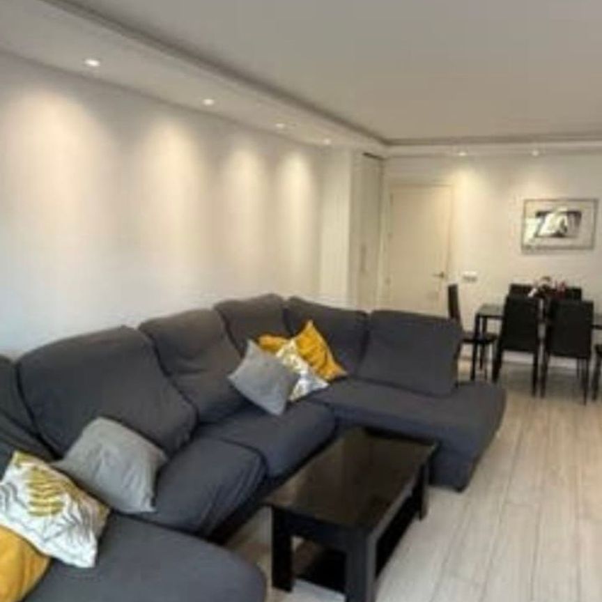 Alquiler de piso en Calle Miraflores - Photo 1