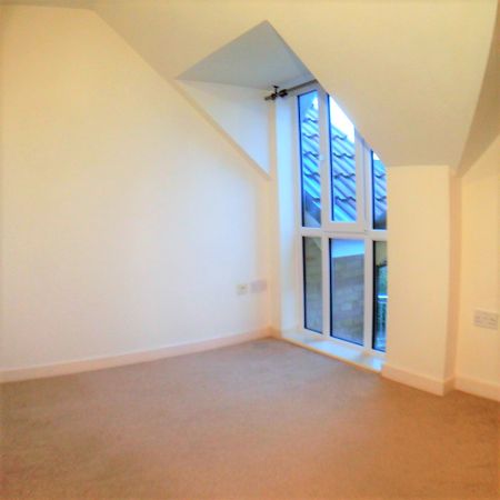 Two Double Bedroom Flat to Let in Taunton - Photo 4