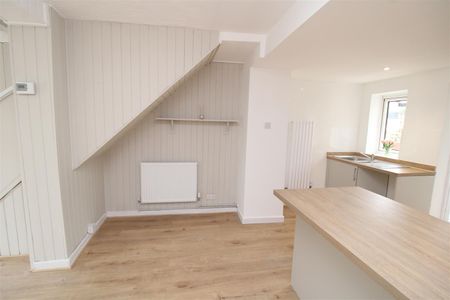 House - Terraced For Rent Thurston Road, Pontypridd - Photo 4