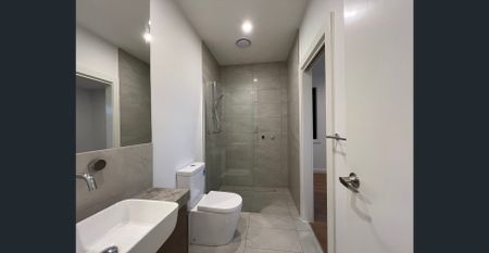 Elegant Townhouse Offering Comfort and Convenience - Photo 5