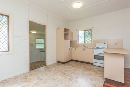 14 Herne Road, Scarborough QLD 4020 - House For Rent - $550 | Domain - Photo 3