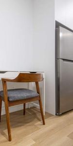 Loft Spacieux au Centre-Ville – Entièrement Équipé et Moderne - Photo 3