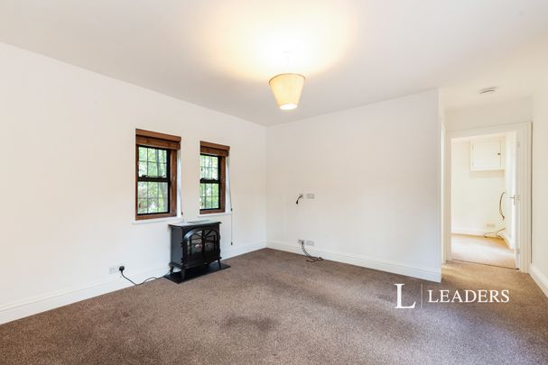 2 bedroom barn conversion to rent The Street, Ewhurst, Cranleigh, Surrey, GU6 - Photo 1