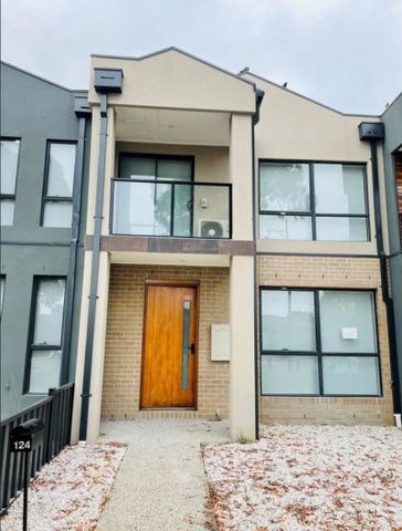 Spacious & Modern 3-Bedroom Townhouse In Prime Craigieburn Location - Photo 2