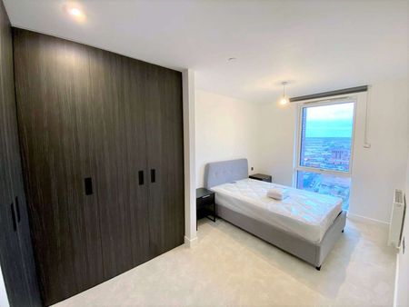 AVAILABLE NOW! | FULLY FURNIHSED | ONE BEDROOM APARTMENT | PRIVATE BALCONY | FIFTHTEENTH FLOOR | SPECTACULAR DEVELOPMENT | ONSITE CONCEIRGE | GYM ACCESS | SOUGHT AFTER LOCATION - Photo 5