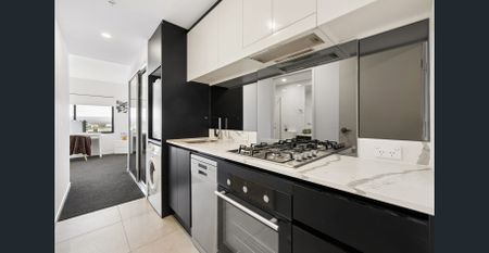 SEPARATE STUDIO LIVING IN BIGGERA WATERS – WATER & ELECTRICITY INCLUDED - Photo 3