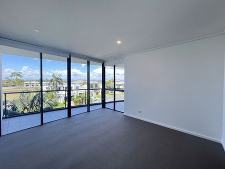 Modern Three-Bedroom Apartment in ‘Riva on Chevron’ - Photo 3
