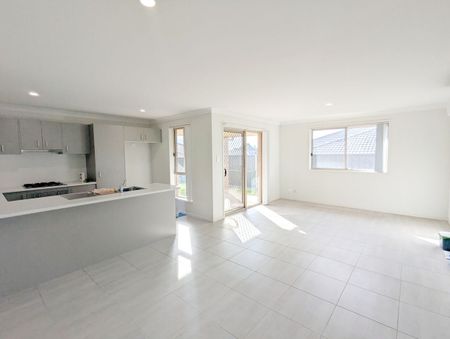 MODERN DUPLEX IN SOUGHT AFTER ESTATE - Photo 4