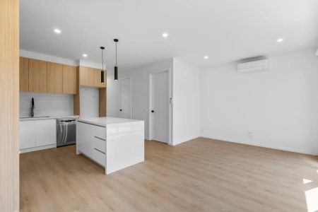 “Generous Modern Home” - Photo 3