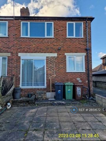 3 bedroom semi-detached house to rent - Photo 5