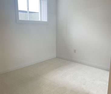 For Lease - 3224 Crystal Drive, Oakville, Ontario - Photo 5