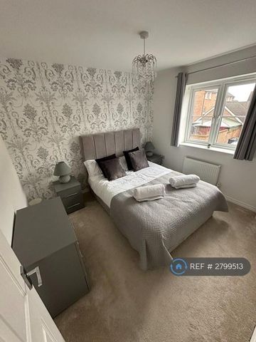 3 bedroom semi-detached house to rent - Photo 3