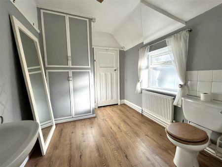 2 bedroom semi-detached house to rent - Photo 5
