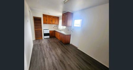 Classic Highset Home with Air-Conditioned Shed & Workshop - Photo 3