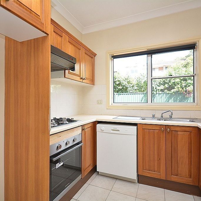 2 BEDROOM TOWNHOUSE - Photo 1