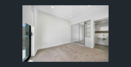 Open & Bright with an Extra Large Courtyard! - Photo 4