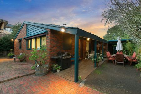 Fabulous Family Living – Three Bedroom Plus Study Home within Mount Waverley Secondary College - Photo 2