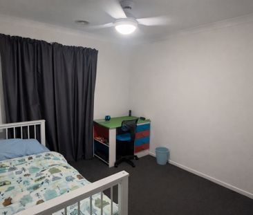 Modern & Spacious Family Home in a Quiet Location - Photo 3