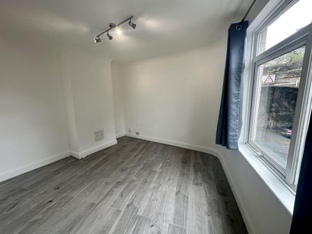 2 bedroom maisonette to rent - Photo 4