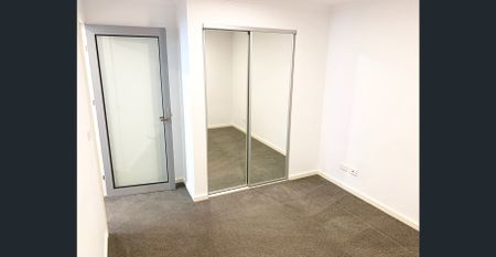 Modern Ground Floor Apartment Living - Photo 2