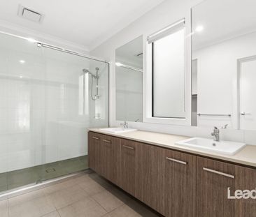 Stop! Look at this! - Photo 4