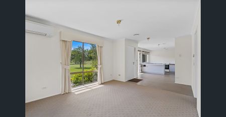 Low Maintenance Villa in Central Location - Photo 3