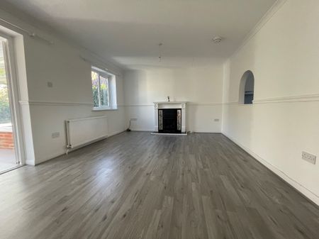 3 bedroom house to rent Ventnor Close, BN23 - Photo 2