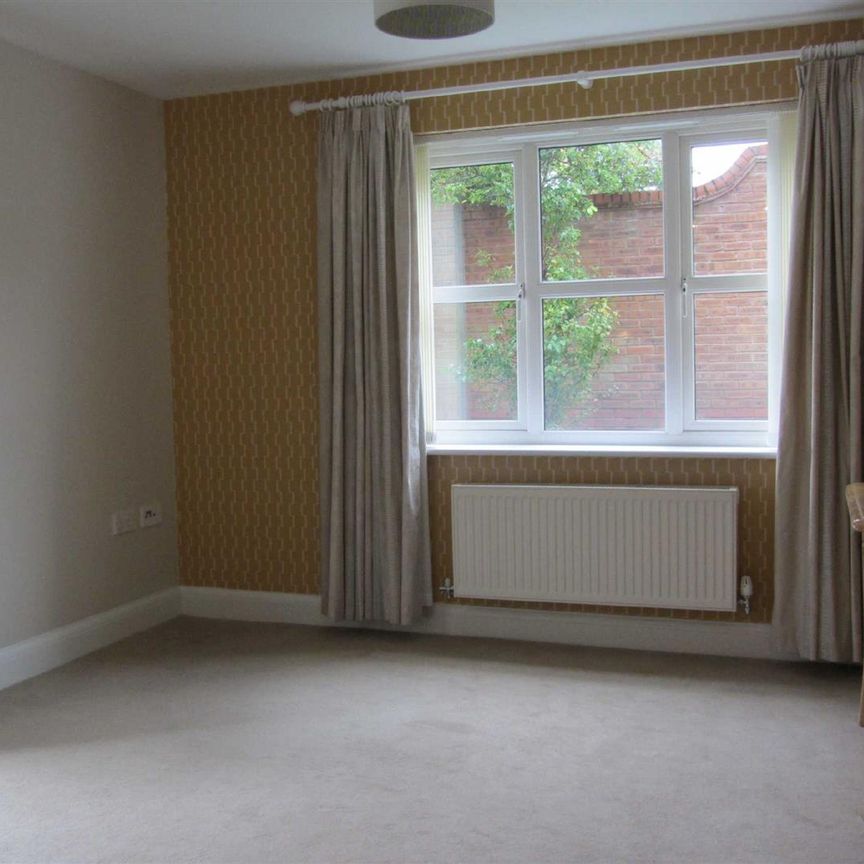 Shottery Close, Redditch - Photo 1