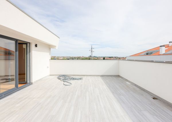 Fantastic 3 bedroom duplex flat next to the Glicínias Shopping Center!