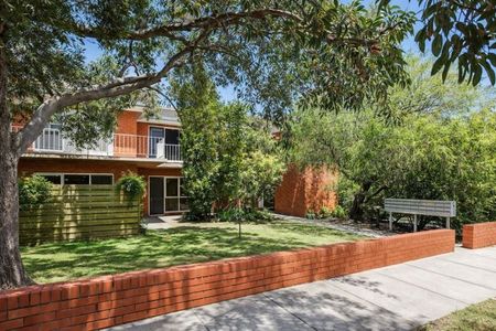 Charming 1-Bedroom Apartment in the Heart of Caulfield North - Photo 5