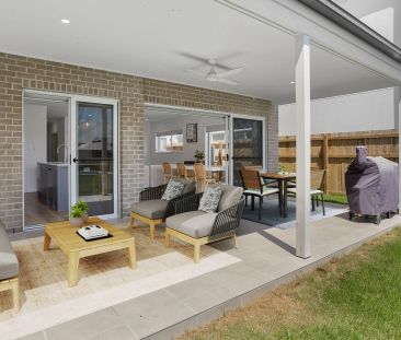 Near new 4-Bedroom Home with Pool & Luxury Features. Contact Julie ... - Photo 3