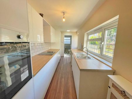 2 bedroom terraced house to rent - Photo 2