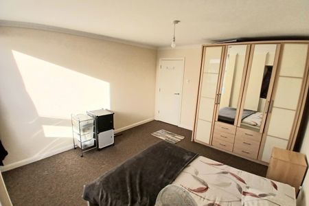 Market Place - Photo 4