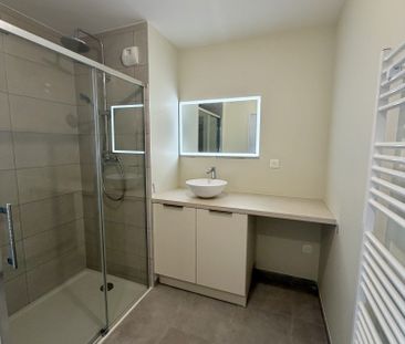 Location Appartement 2 pièces 45m² LUC LA PRIMAUBE 12450 - Photo 5
