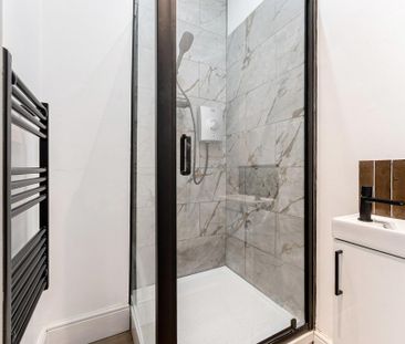 3 bedroom flat to rent - Photo 4