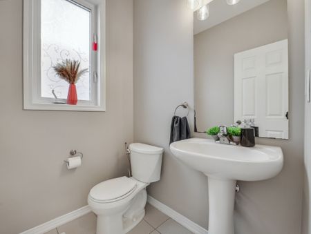 For Lease - 51 Cheevers Road, Brantford, Ontario - Photo 4