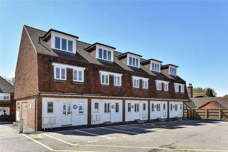 A stylish and contemporary home in historic Otford village - Photo 2