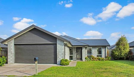 Family Home On Richmond - Photo 2